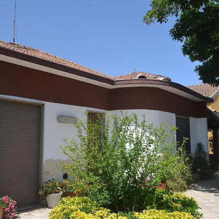 Casa Unifamiliar Con Jard N Privado Holiday home *