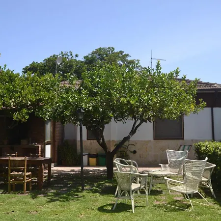 Holiday home Casa Unifamiliar Con Jard N Privado Agnone Bagni