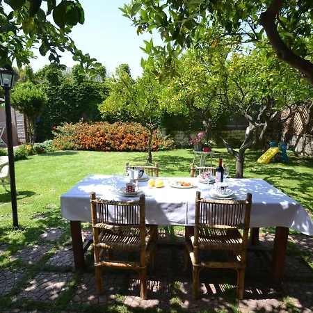 Casa Unifamiliar Con Jard N Privado Holiday home Agnone Bagni