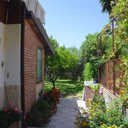 Holiday home Casa Unifamiliar Con Jard N Privado Agnone Bagni