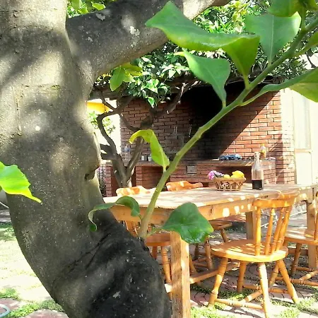 Holiday home Casa Unifamiliar Con Jard N Privado Agnone Bagni