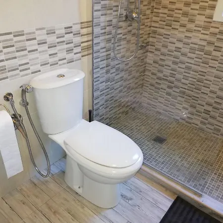 Casa Unifamiliar Con Jard N Privado Agnone Bagni