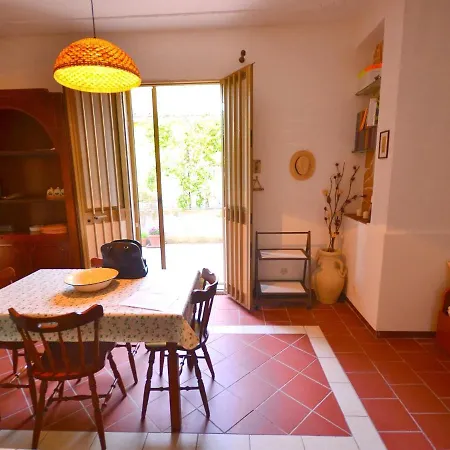 Casa Unifamiliar Con Jard N Privado Agnone Bagni