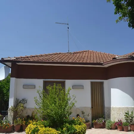 Casa Unifamiliar Con Jard N Privado Holiday home *